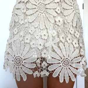 Skirt mini - embroidered flower decoration size xs /s